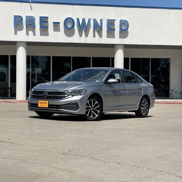 Used 2024 Volkswagen Jetta S image 1