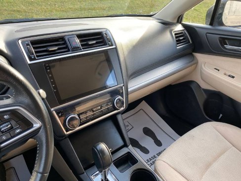 Used 2018 Subaru Outback 2.5i Premium image 5