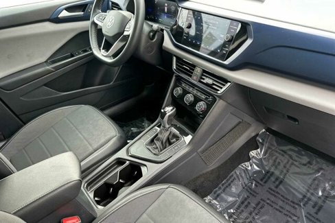 Certified 2023 Volkswagen Taos SE w/ Panoramic Sunroof Package image 16