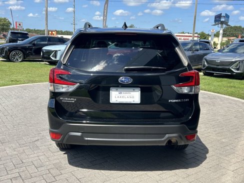 Used 2021 Subaru Forester Premium image 5