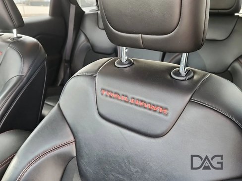 Used 2021 Jeep Cherokee Trailhawk image 16