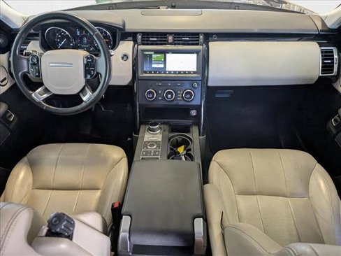 Used 2019 Land Rover Discovery SE image 16