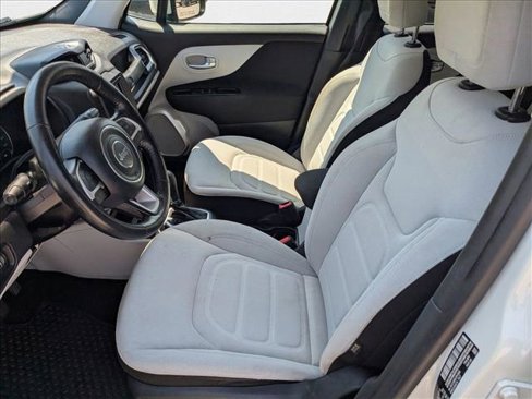 Used 2018 Jeep Renegade Latitude w/ Cold Weather Group image 18