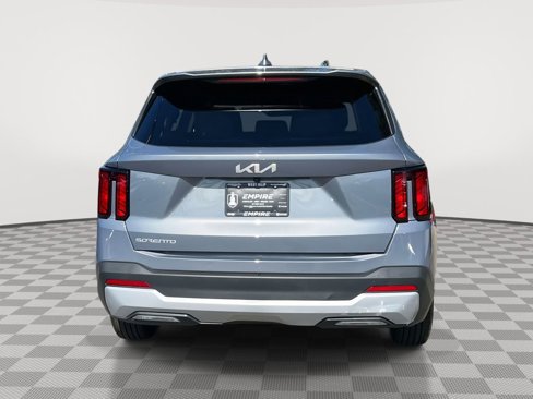 Used 2025 Kia Sorento LX image 6