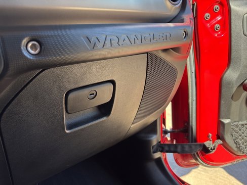 Used 2019 Jeep Wrangler Unlimited Sport image 33