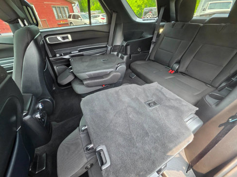 Used 2020 Ford Explorer XLT image 24