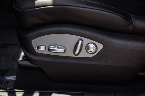 Certified 2025 Porsche Macan image 27