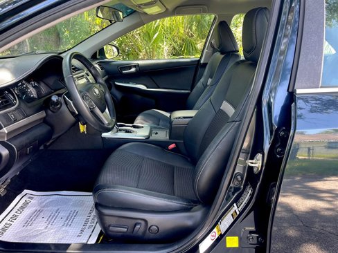 Used 2014 Toyota Camry SE image 12