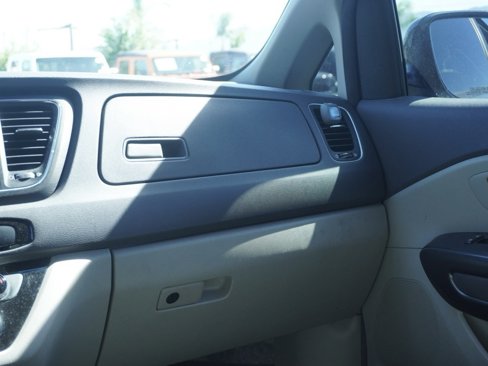 Used 2017 Kia Sedona LX w/ LX Essentials Premium Package image 26