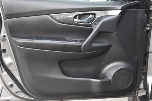 Used 2017 Nissan Rogue SV image 11