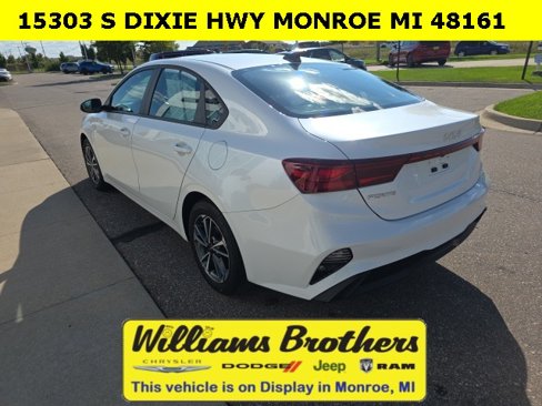 Used 2023 Kia Forte LXS image 8