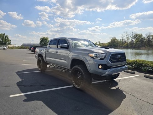 Used 2018 Toyota Tacoma TRD Sport image 16