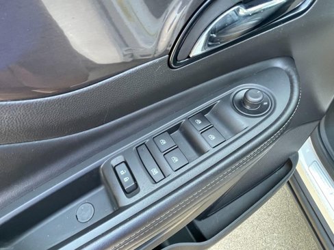 Used 2021 Buick Encore Preferred w/ Safety Package image 21