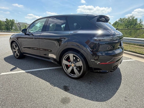 Used 2022 Porsche Cayenne GTS image 9