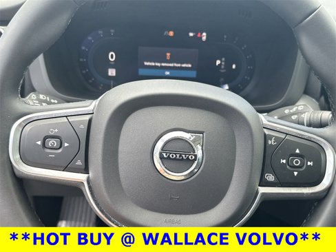 Used 2023 Volvo XC60 B5 Core image 16