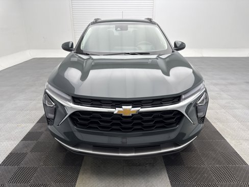 New 2025 Chevrolet Trax LT w/ LT Convenience Package image 2