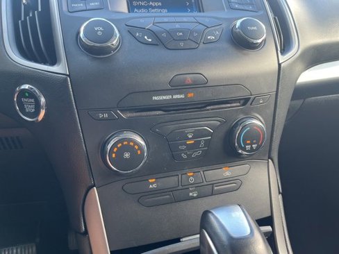 Used 2018 Ford Edge SE image 23