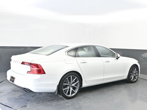 Used 2017 Volvo S90 T5 Momentum w/ Vision Package image 7