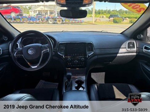 Used 2019 Jeep Grand Cherokee Altitude image 9