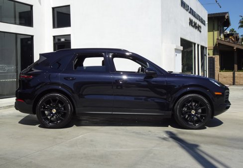 Used 2022 Porsche Cayenne Platinum Edition image 8