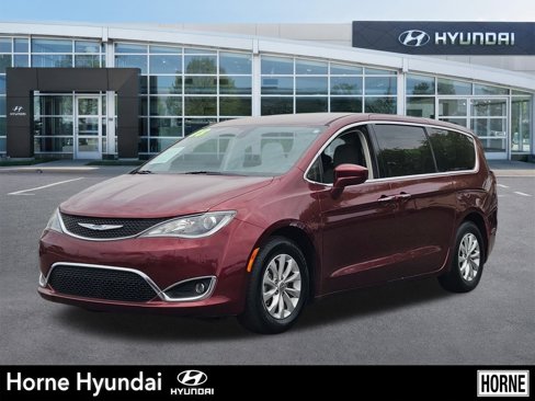Used 2018 Chrysler Pacifica Touring Plus image 1