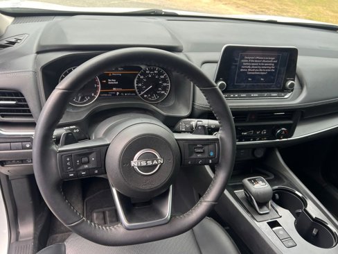 Used 2024 Nissan Rogue SV w/ SV Premium Package image 13