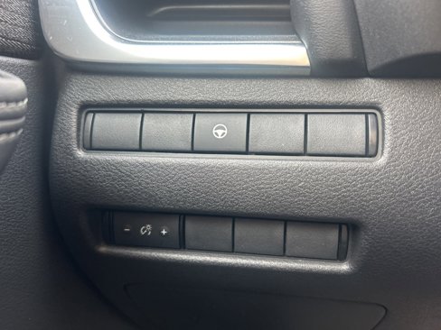 Used 2021 Nissan Rogue SV image 19