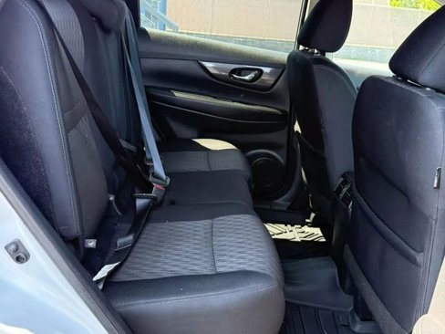 Used 2018 Nissan Rogue SV w/ Premium Package image 12