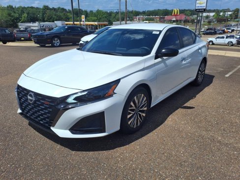 Used 2024 Nissan Altima 2.5 SV image 8