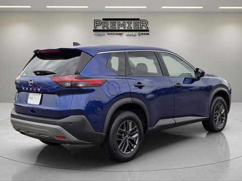 Used 2023 Nissan Rogue S image 6