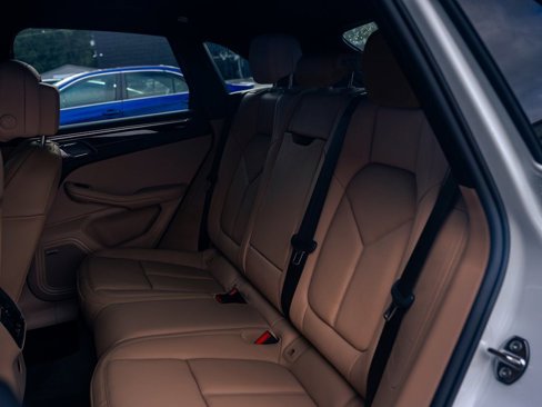 Used 2025 Porsche Macan image 21