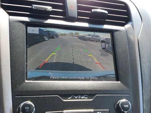 Used 2020 Ford Fusion SE image 24