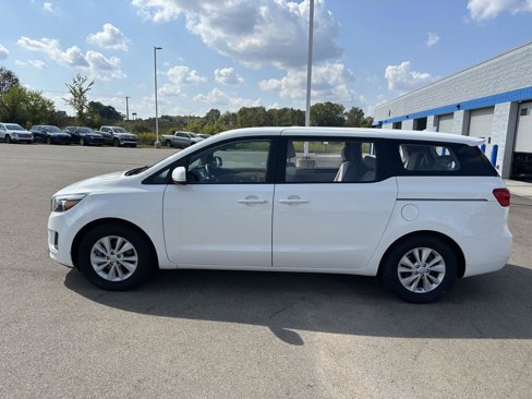 Used 2018 Kia Sedona L image 2
