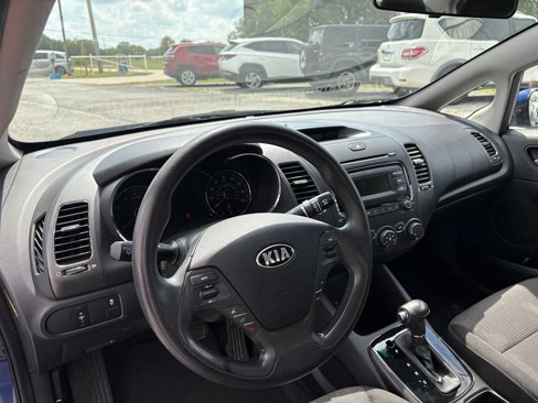Used 2017 Kia Forte LX image 11