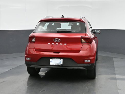 Used 2022 Hyundai Venue Limited w/ Cargo Package image 6