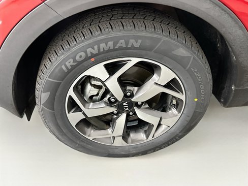 Used 2022 Kia Sportage LX image 11