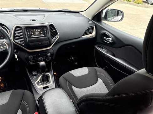 Used 2014 Jeep Cherokee Latitude image 17