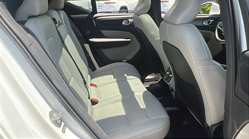 Used 2022 Volvo XC40 T4 Inscription w/ Advanced Package image 21