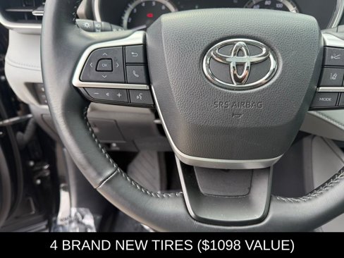 Used 2023 Toyota Highlander L image 10