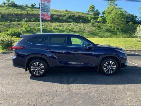 Used 2022 Toyota Highlander XLE image 3