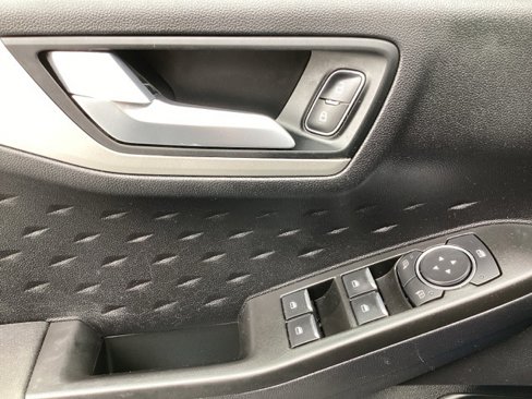 Used 2020 Ford Escape SE image 10