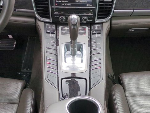 Used 2014 Porsche Panamera S image 17