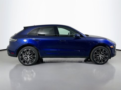 Certified 2025 Porsche Macan image 8