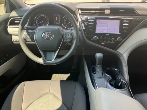 Used 2020 Toyota Camry LE image 2