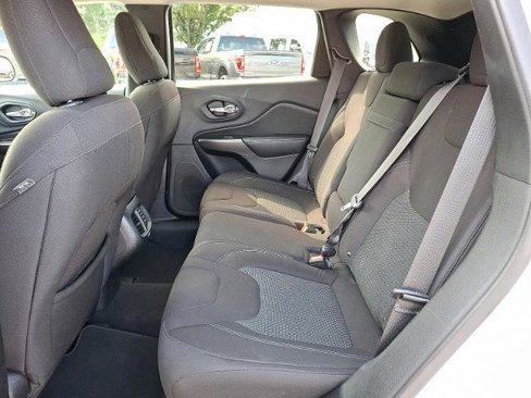 Used 2019 Jeep Cherokee Latitude w/ Popular Appearance Group image 10