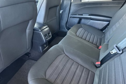 Used 2020 Ford Fusion SE image 27