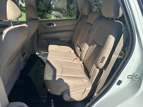 Used 2019 Nissan Pathfinder Platinum image 12