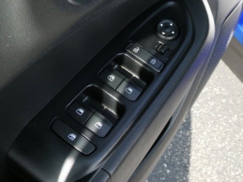 Used 2024 Hyundai Venue SEL image 24