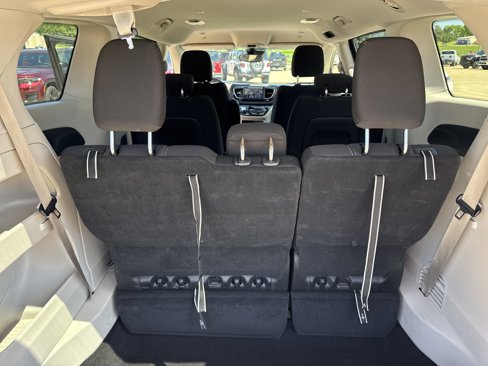 Used 2023 Chrysler Voyager LX image 30