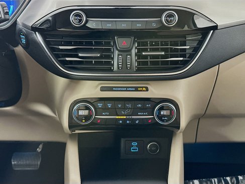 Used 2021 Ford Escape Titanium image 13
